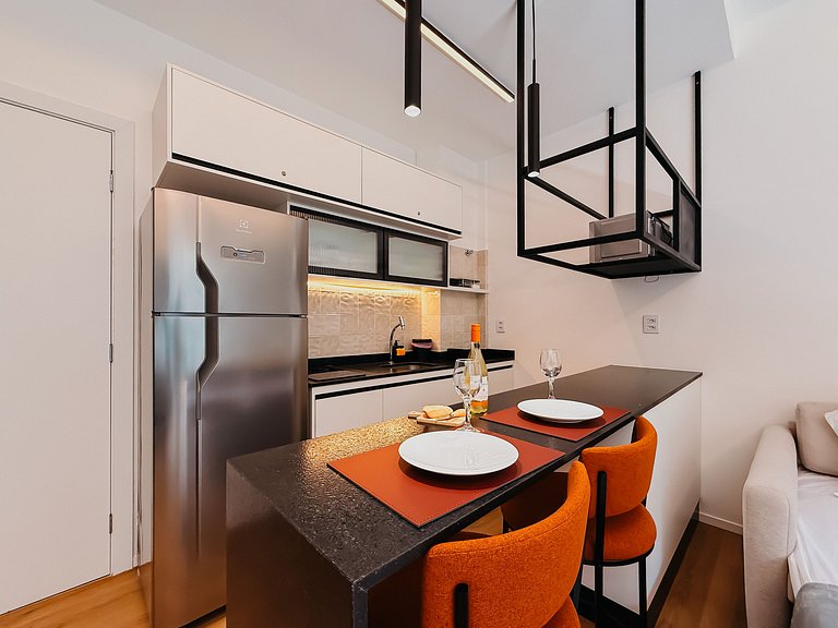 Studio amplo c/ cozinha completa e equipada