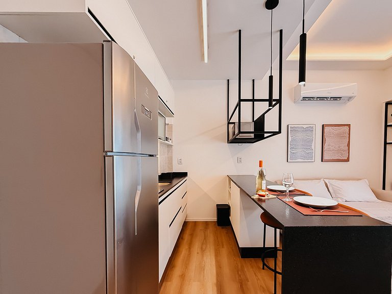 Studio amplo c/ cozinha completa e equipada