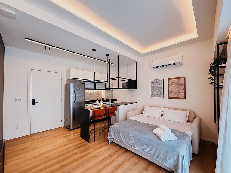 Studio amplo c/ cozinha completa e equipada